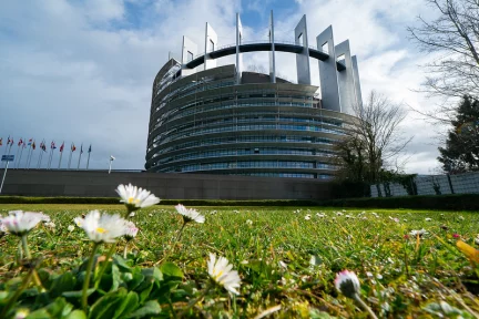 When will the EU stop being a “geopolitical midget”? – interview with George Pagoulatos
