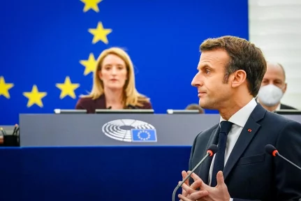 The Right, the Left and Macron’s Europe – Dimitris Kourkoulas