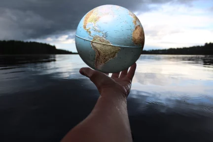 A guide for understanding the world – George Pagoulatos