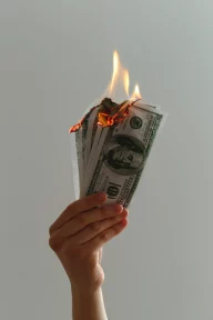 The government’s policy on energy prices is unsustainable – Manos Matsaganis