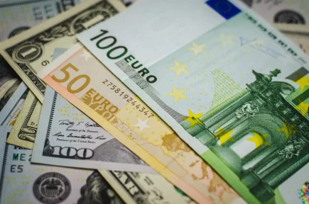 Why was 2022 the worst year in the history of the euro?- Chrysa Papalexatou