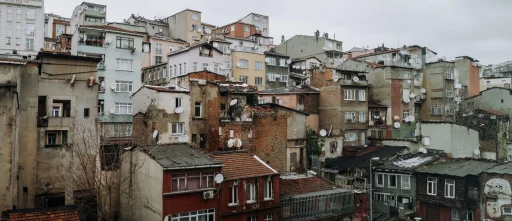 Political polarisation and economic crisis do not favour profound change – George Tzogopoulos