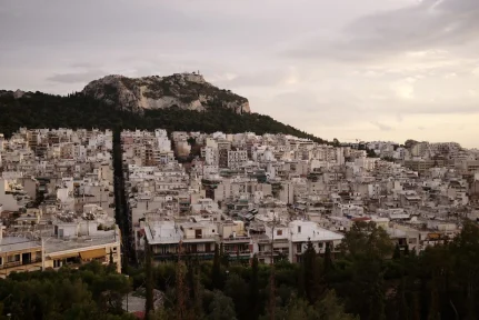 Greece, a rear base for Israelis opposed to the government or in search of peace