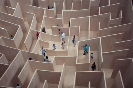 The role of think tanks in the labyrinths of the new era