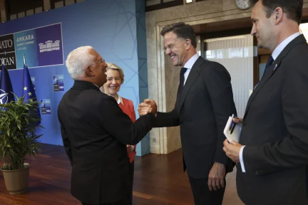 The European Union should also evolve into a defence alliance.