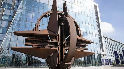 Ο Παναγιώτης Τσάκωνας στο ΕΡΤnews 105.8 για το Ιράν και τη Σύνοδο του ΝΑΤΟ